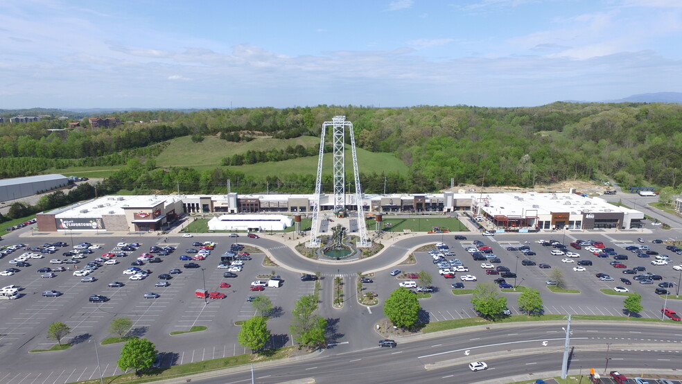 2655 Teaster Ln, Pigeon Forge, TN à louer - Photo de l’immeuble – Image 1 sur 10