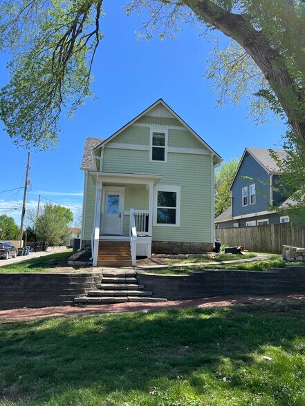 912 Indiana St, Lawrence, KS à vendre - Photo de l’immeuble – Image 2 sur 19