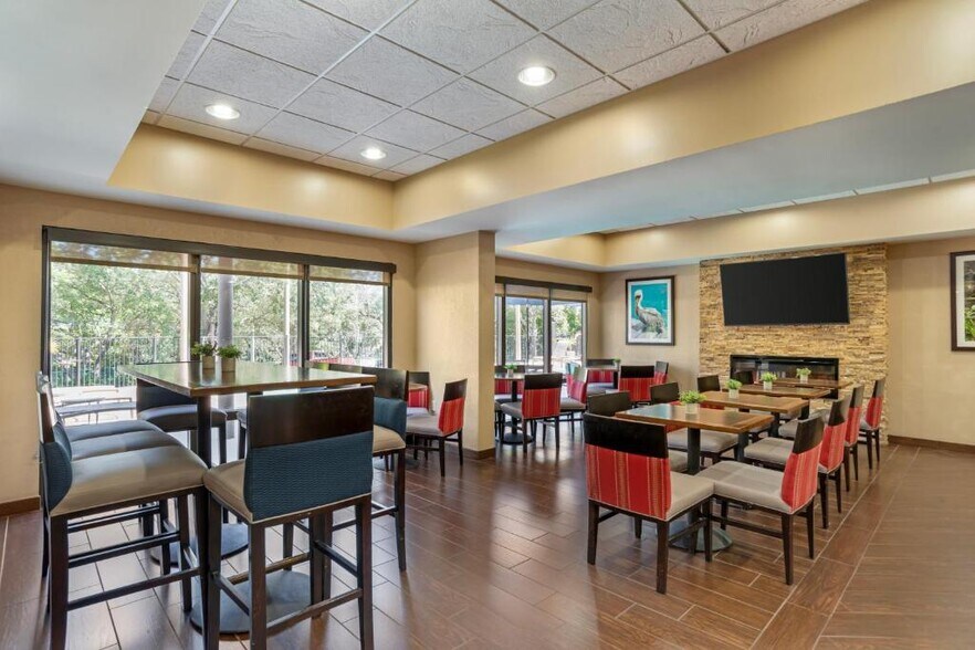 1026 Apalachee Pky, Tallahassee, FL à vendre - Photo de l’immeuble – Image 2 sur 4