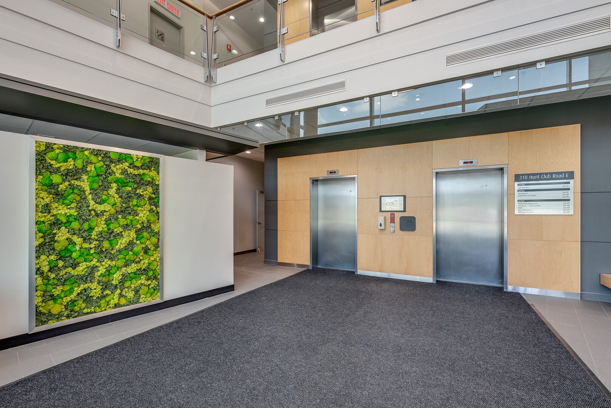 310 Hunt Club Rd, Ottawa, ON à louer Hall d’entrée– Image 1 sur 8