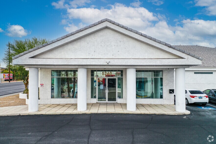 5240 W Charleston Blvd, Las Vegas, NV à vendre - Photo de l’immeuble – Image 2 sur 16