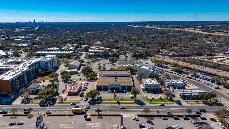 2817 W Anderson Ln, Austin, TX à louer - Photo de l’immeuble – Image 1 sur 3