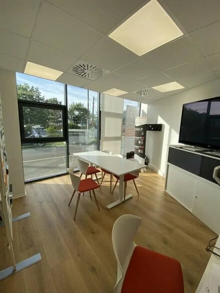 Local commercial dans Artigues-près-Bordeaux à louer - Photo intérieure – Image 3 sur 6