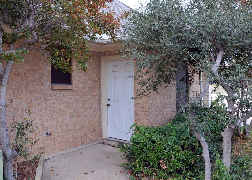 2620 Harwood Rd, Bedford, TX à louer - Photo de l’immeuble – Image 3 sur 3