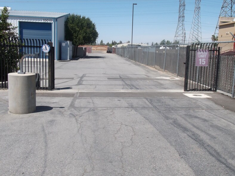 10010 Rosedale Hwy, Bakersfield, CA à louer - Photo de l’immeuble – Image 2 sur 3