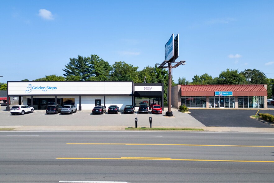 2210 Wilma Rudolph Blvd, Clarksville, TN à louer - Photo de l’immeuble – Image 3 sur 11