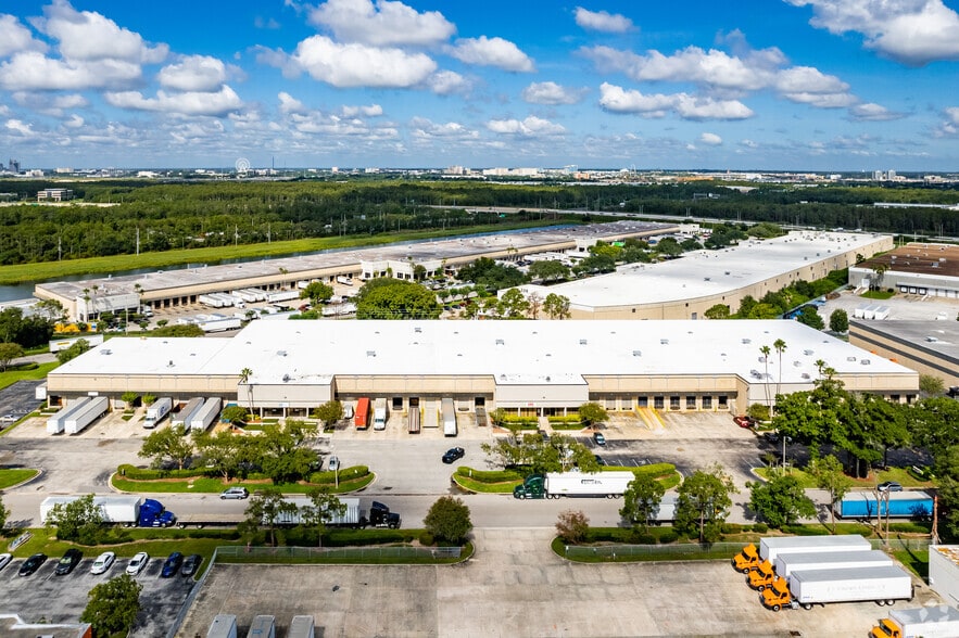 7550-7584 Brokerage Dr, Orlando, FL à louer - Aérien – Image 3 sur 6