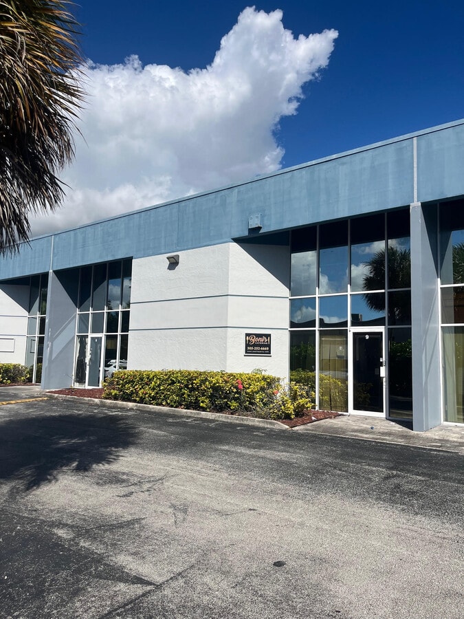 16155 SW 117th Ave, Miami, FL 33177 - Lot B-8, B-9 - - Photo intérieure - Image 1 of 4