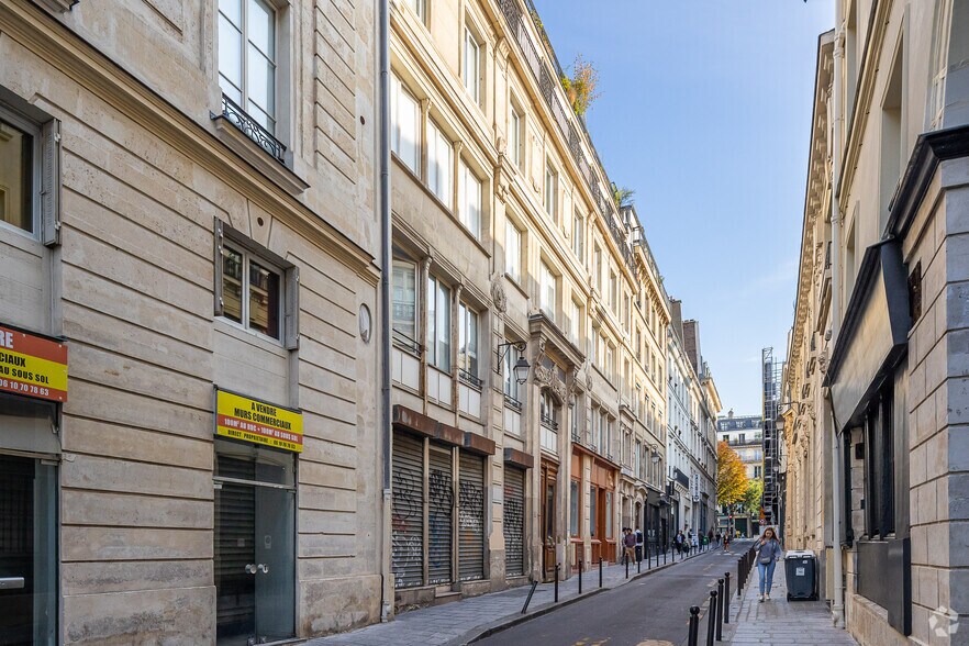 Rue Saint-Fiacre, Paris à louer - Photo de l’immeuble – Image 3 sur 6