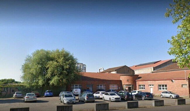 Plus de détails pour Local d’activités à vendre