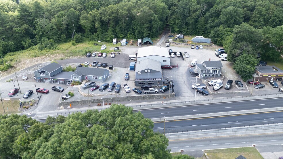 1097 Eddie Dowling Hwy, North Smithfield, RI à vendre - Photo de l’immeuble – Image 1 sur 56