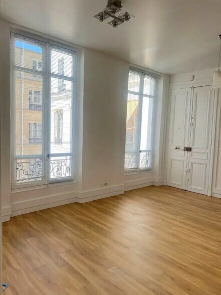 Bureau dans Paris à louer - Photo de l’immeuble – Image 1 sur 8
