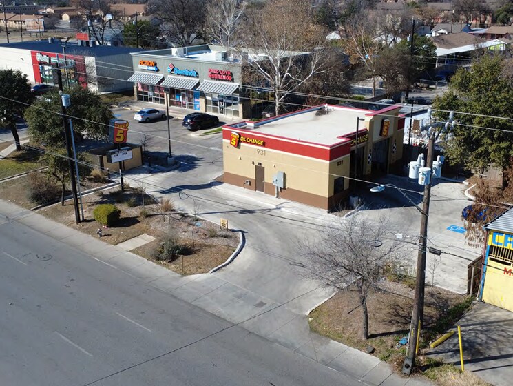 931 S General McMullen Dr, San Antonio, TX à vendre - Photo de l’immeuble – Image 3 sur 7
