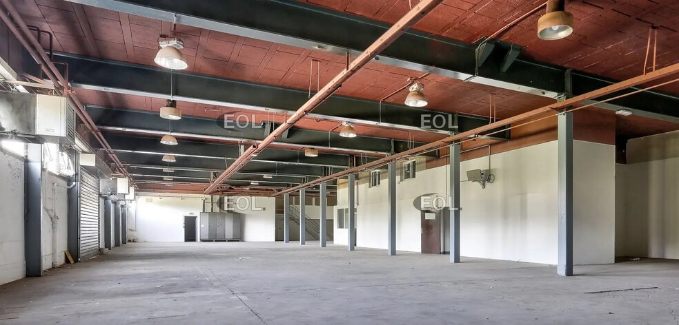 Local d’activités dans Chilly-Mazarin à louer - Photo de l’immeuble – Image 3 sur 7