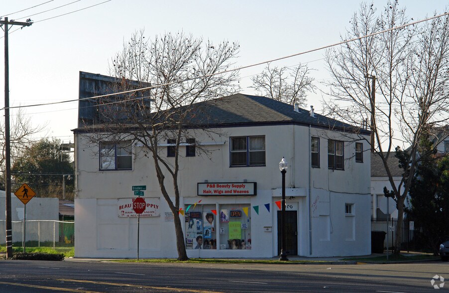 3200 Broadway, Sacramento, CA à vendre - Photo principale – Image 1 sur 2