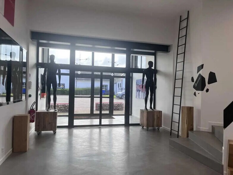 Bureau dans Mont-Saint-Aignan à louer - Photo de l’immeuble – Image 3 sur 10