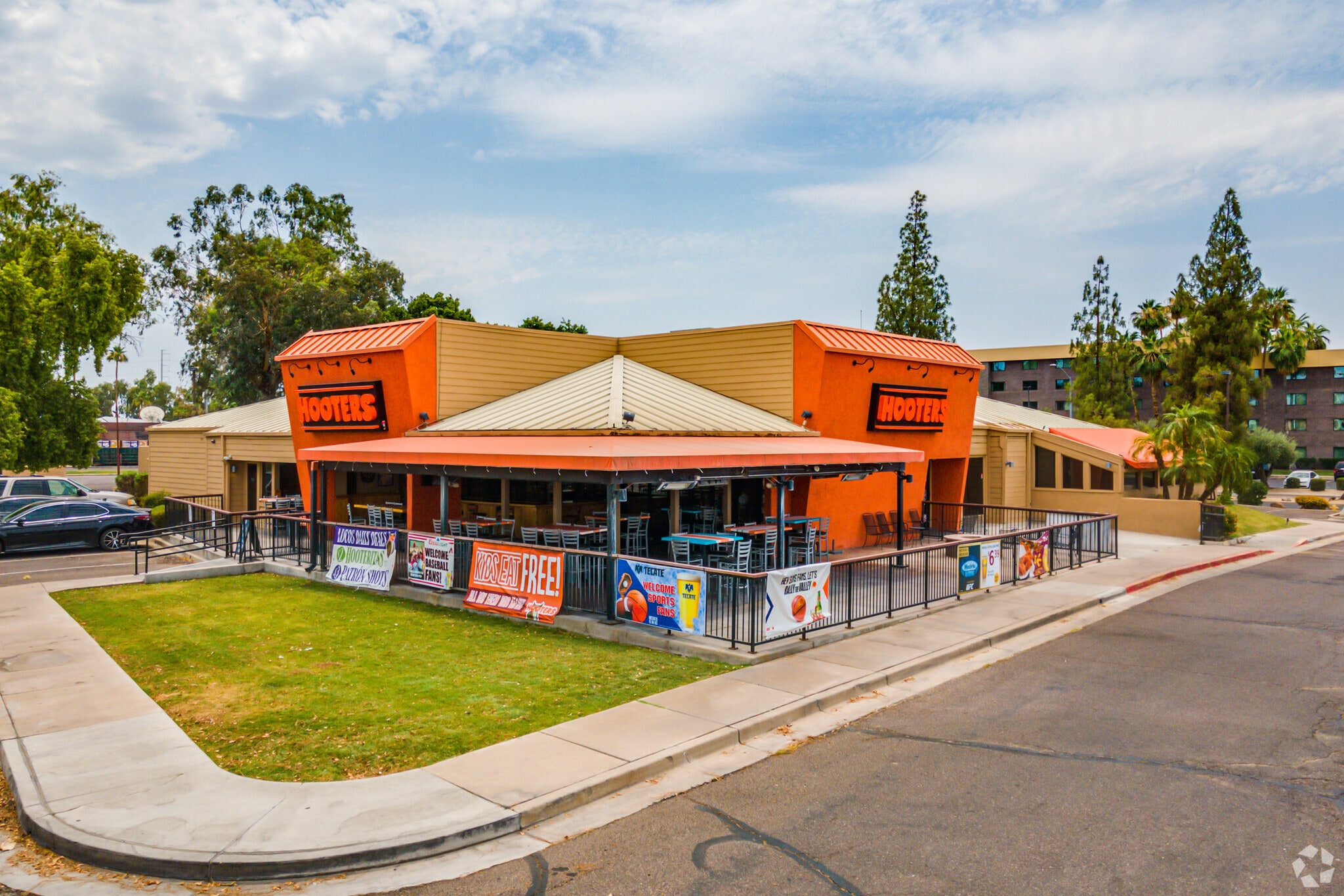 10223 N Metro Pky E, Phoenix, AZ à louer Photo principale– Image 1 sur 8