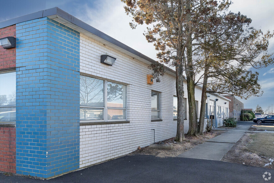 195 Marine St, Farmingdale, NY à louer - Photo de l’immeuble – Image 3 sur 4