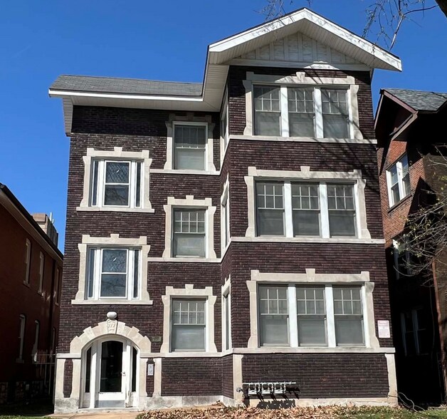717 Interdrive, Saint Louis, MO à vendre - Photo principale – Image 1 sur 2