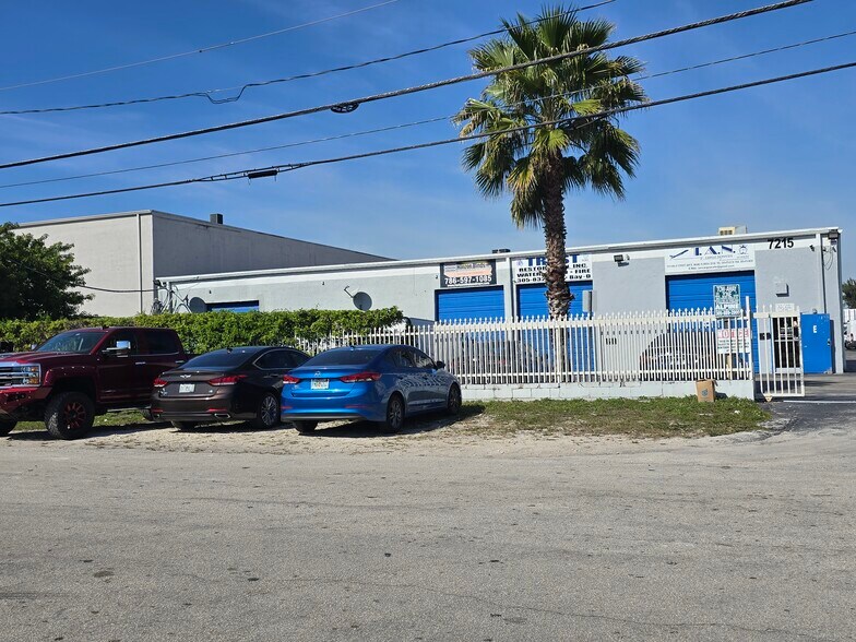 7215 NW 41st St, Miami, FL à vendre - Photo de l’immeuble – Image 3 sur 4