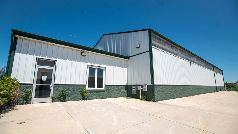 250 Edwards Ave, New Castle, DE à louer - Photo de l’immeuble – Image 2 sur 23