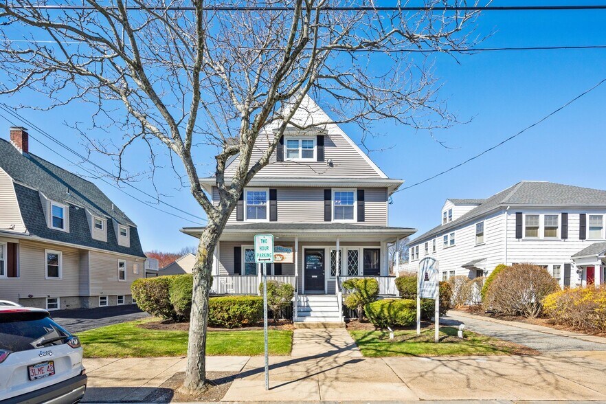 327 Central St, Saugus, MA à vendre - Photo de l’immeuble – Image 2 sur 43
