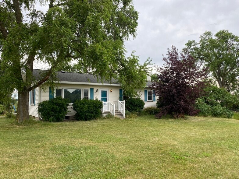 7075 E M-72, Williamsburg, MI à vendre - Photo principale – Image 1 sur 44
