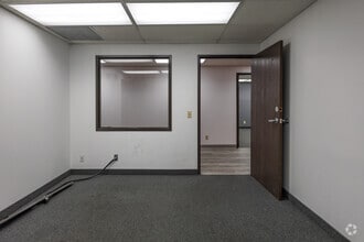 17315 Studebaker Rd, Cerritos, CA à louer Photo intérieure– Image 2 sur 6