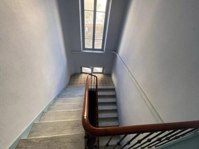 Bureau dans Antibes à louer - Photo intérieure – Image 2 sur 10