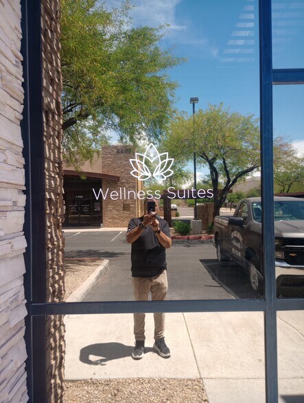 4025 W Chandler Blvd, Chandler, AZ à louer - Photo de l’immeuble – Image 2 sur 5