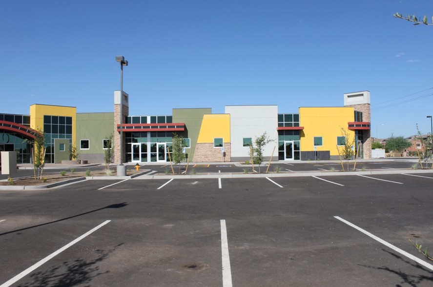 2095 W Pecos Rd, Chandler, AZ à louer - Photo de l’immeuble – Image 3 sur 3