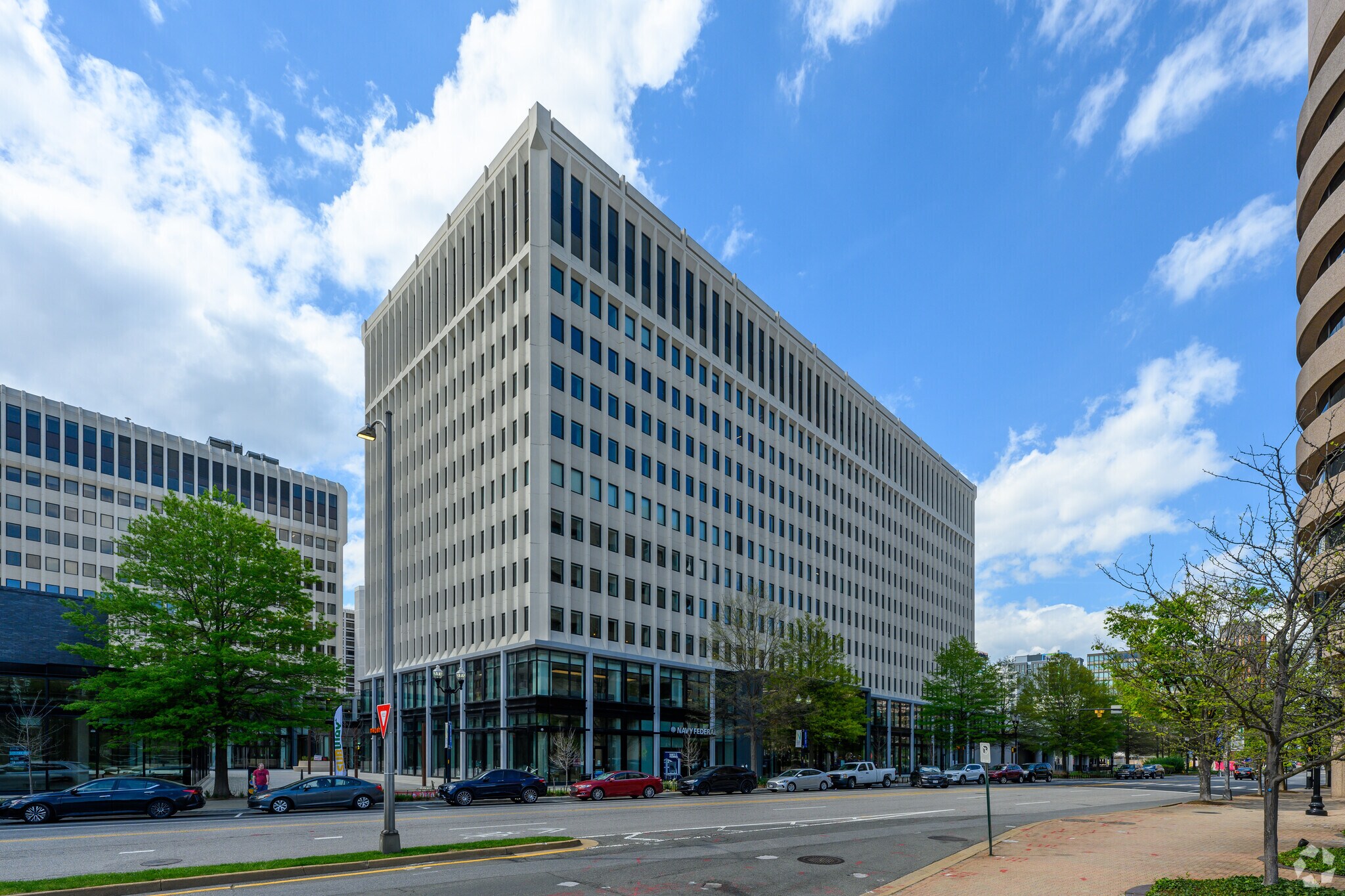 2450 Crystal Dr, Arlington, VA à louer Photo principale– Image 1 sur 15