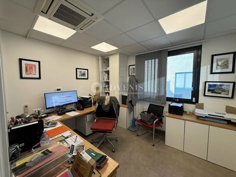 Bureau dans Croissy-Beaubourg à vendre - Photo intérieure – Image 2 sur 12