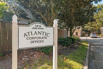 1616 Jork Rd, Jacksonville, FL à louer Photo intérieure– Image 1 sur 12