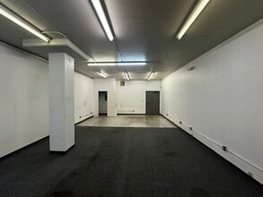 15500 Erwin St, Van Nuys, CA à louer Photo intérieure– Image 2 sur 3