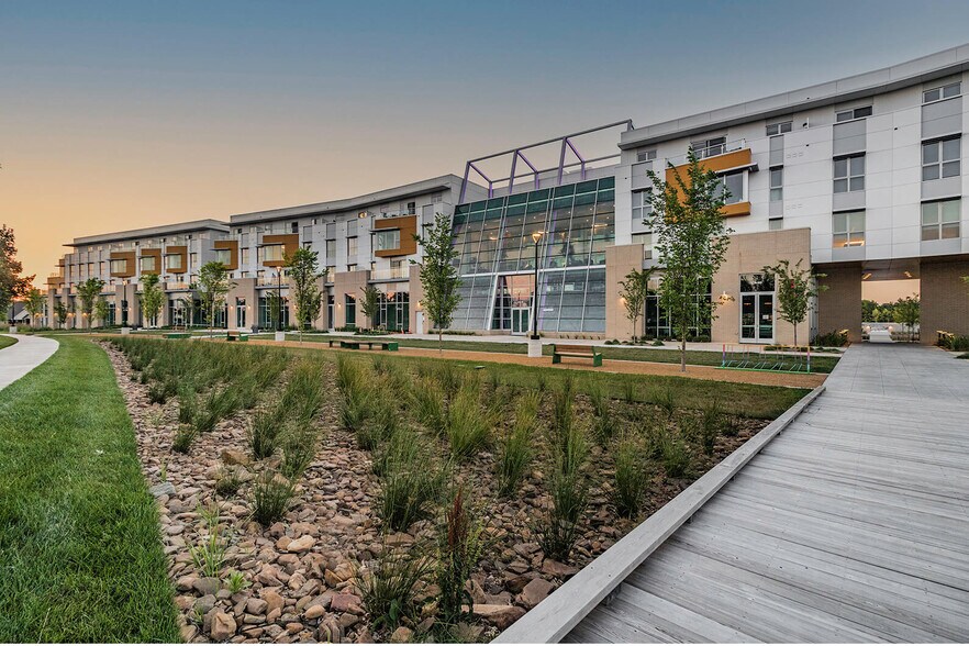 1401 NE John Deshields Blvd, Bentonville, AR à louer - Photo principale – Image 1 sur 4