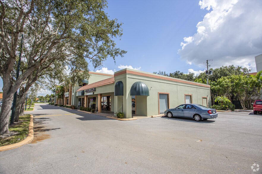 4947 Tamiami Trl N, Naples, FL à louer - Photo de l’immeuble – Image 2 sur 11