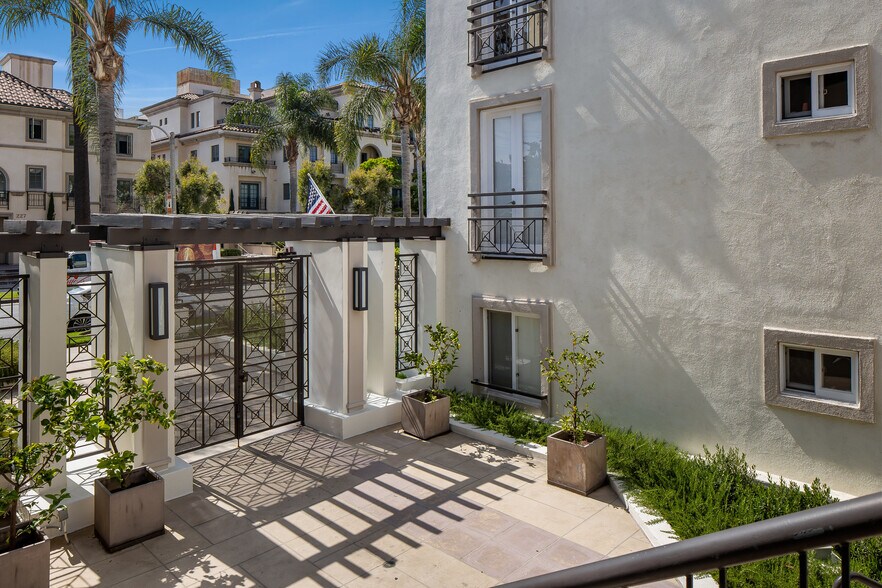 230 S Hamilton Dr, Beverly Hills, CA à vendre - Photo de l’immeuble – Image 3 sur 9