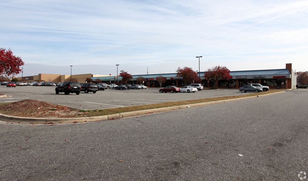 1002 N Spence Ave, Goldsboro, NC à louer - Photo de l’immeuble – Image 2 sur 2