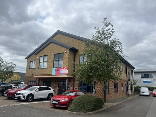 139 Faraday Rd, Crawley à vendre - Photo de l’immeuble – Image 2 sur 5
