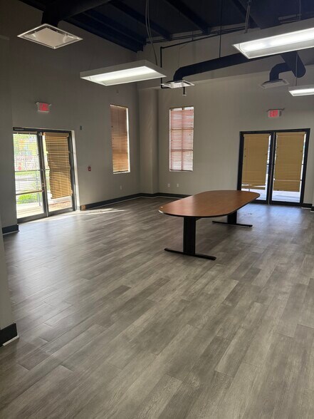 401 E Main St, New Albany, IN à louer - Photo intérieure – Image 3 sur 14