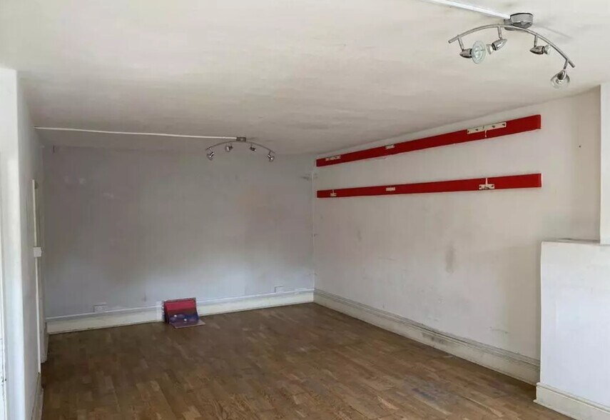 2 Ivy Dene Ln, East Grinstead à louer - Photo de l’immeuble – Image 2 sur 3