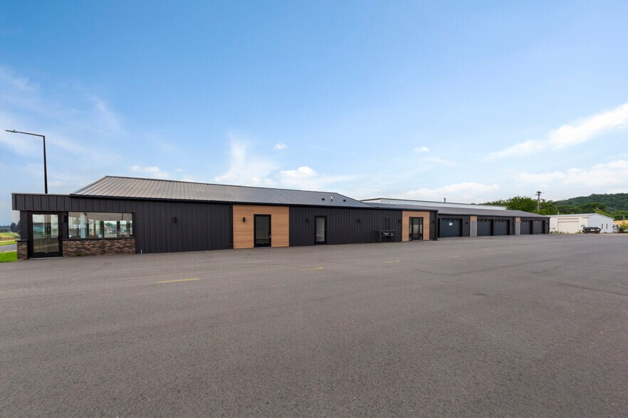 1215 N Riverfront Dr, Mankato, MN à louer - Photo de l’immeuble – Image 2 sur 13