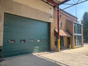 876 N Lenola Rd, Moorestown, NJ à louer Photo de l’immeuble– Image 2 sur 2