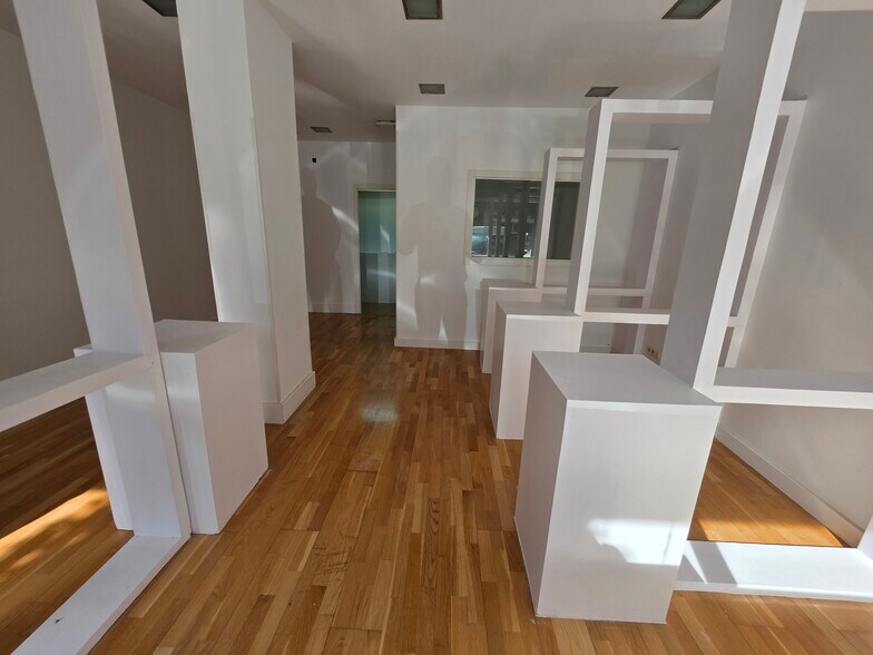 Local commercial dans Alcorcón, Madrid à louer - Photo de l’immeuble – Image 3 sur 3