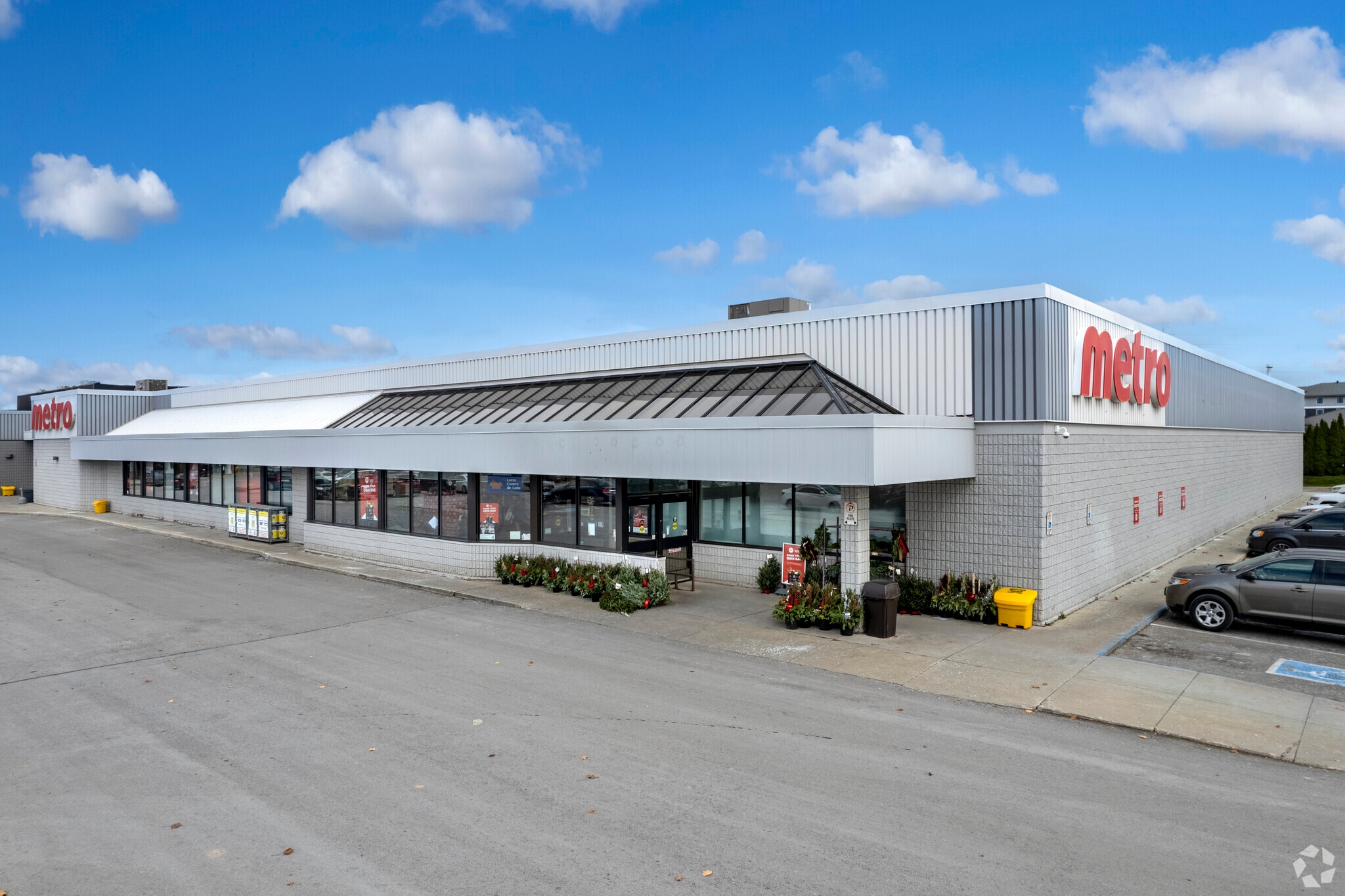 417 Wellington St, St Thomas, ON à louer Photo de l’immeuble– Image 1 sur 17