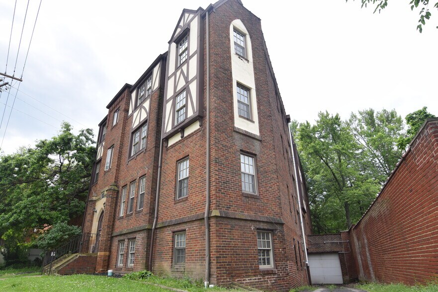 2260 Noble Rd, Cleveland Heights, OH à vendre - Photo de l’immeuble – Image 2 sur 8