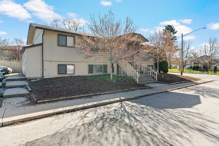 2028 W Broadway Ave, Spokane, WA à vendre - Photo de l’immeuble – Image 2 sur 5