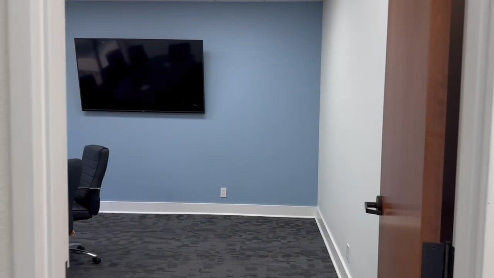 950 Isom Rd, San Antonio, TX à louer - Vidéo sur l’annonce professionnelle – Image 2 sur 3
