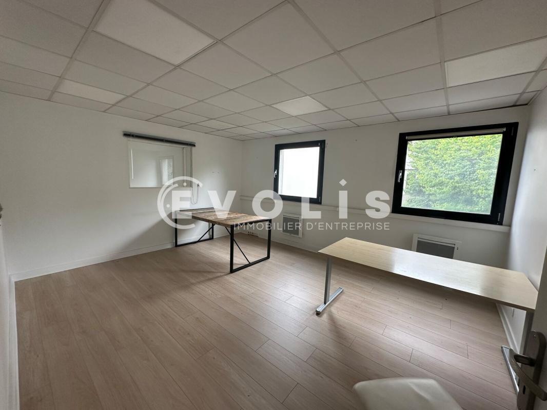 Bureau dans Montreuil à louer Photo de l’immeuble– Image 1 sur 5